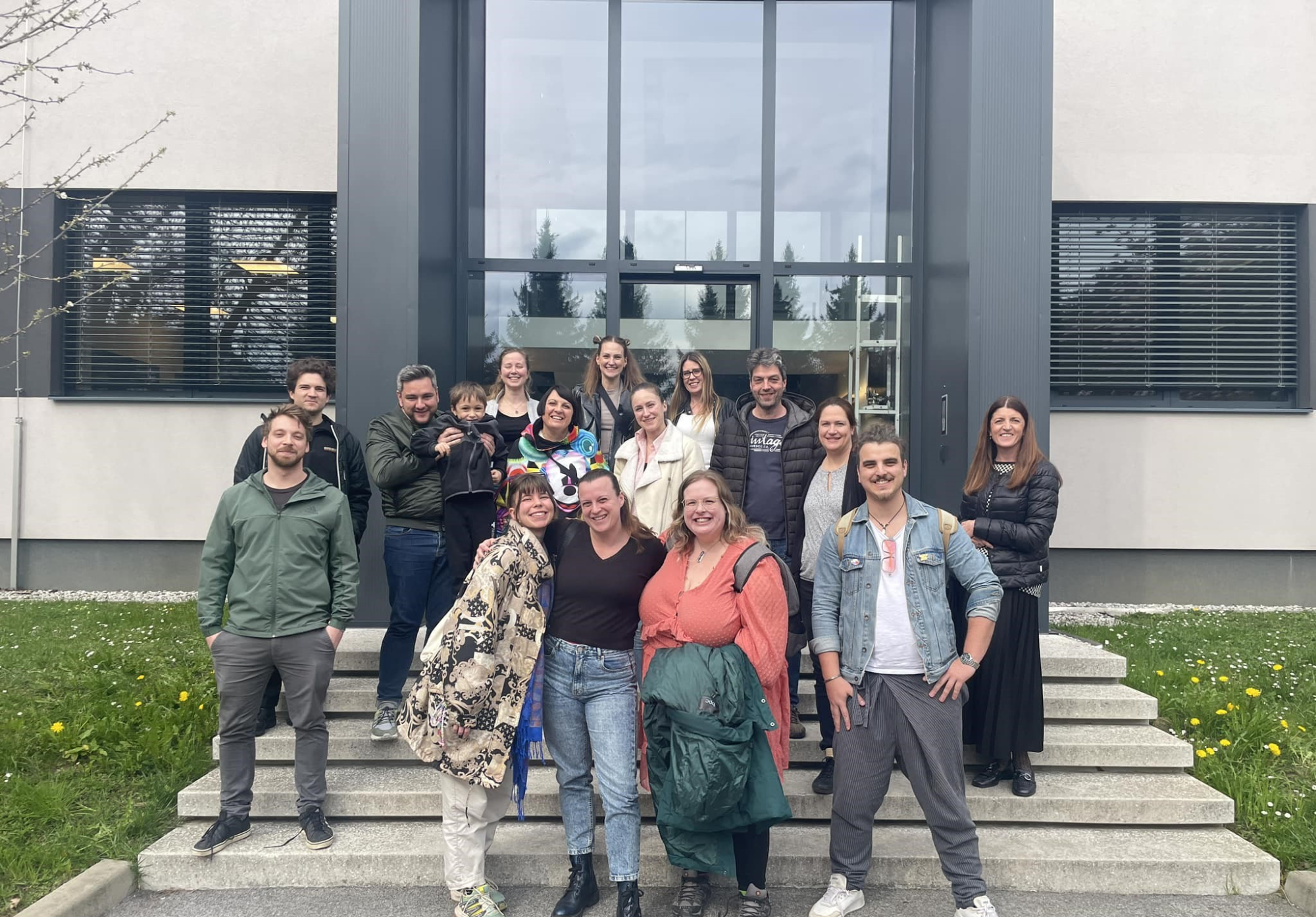 Le še dober mesec do konca prve skupine PONI